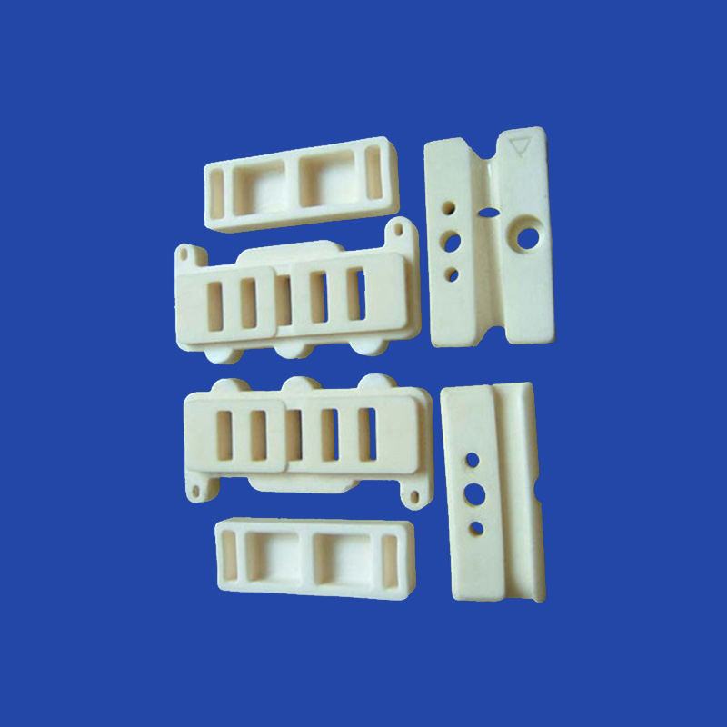 Ceramic blood distribution valve