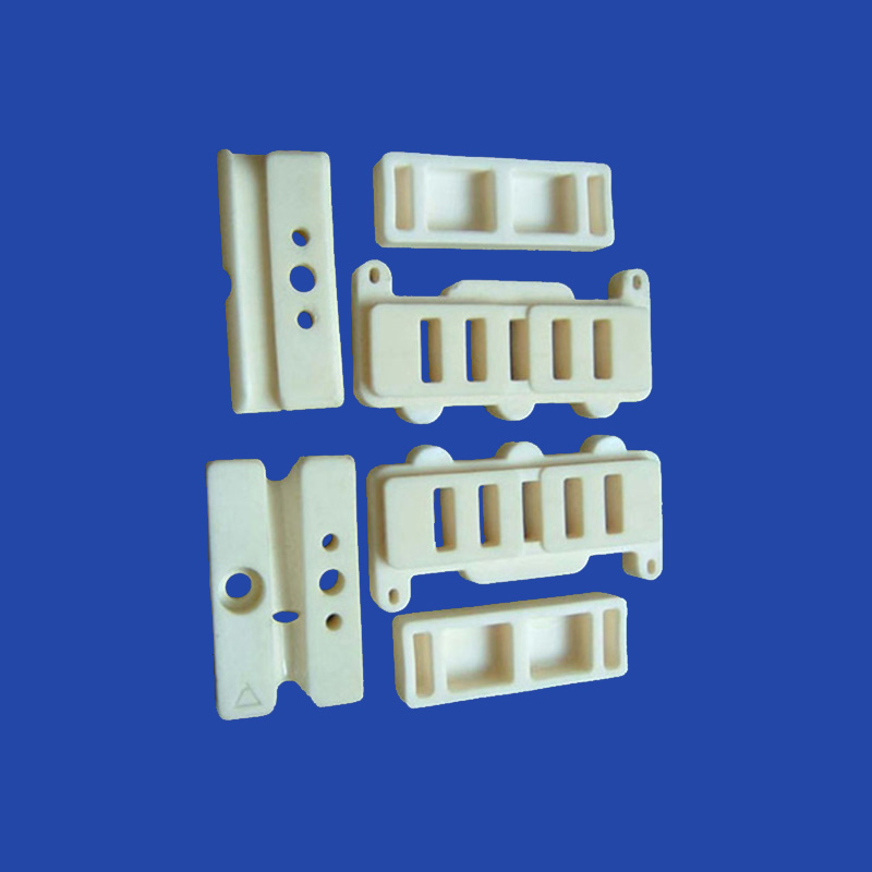 Ceramic blood distribution valve